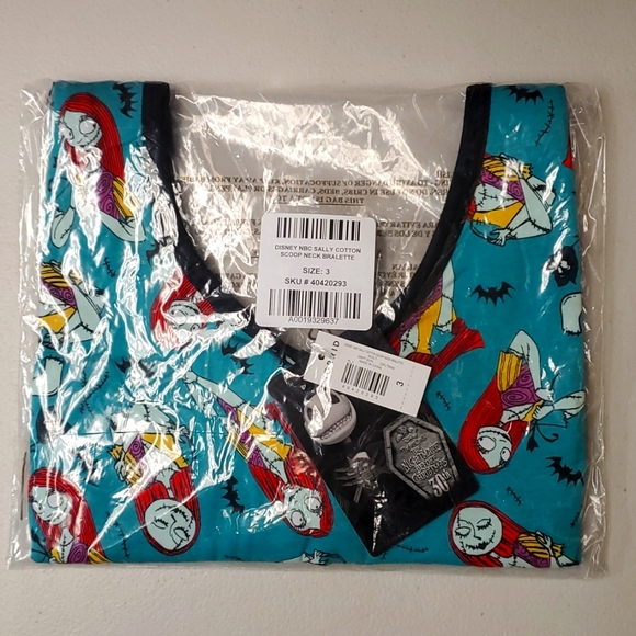 ❤️NWT VINTAGE TORRID BRALETTE NIGHTMARE BEFORE CHRISTMAS WIRELESS SPORTS BRA - Picture 8 of 16